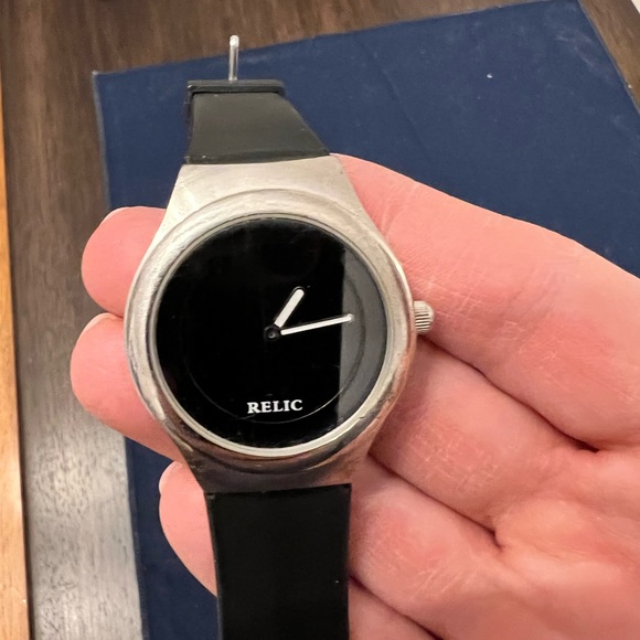 Relic mens watch.  Leather band is in excellent condition. - Picture 4 of 5